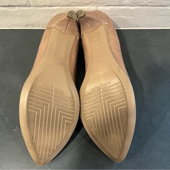 Ecco sz 38 US 7-7.5 taupe leather snake embossed pointed toe heels - Picture 7 of 12